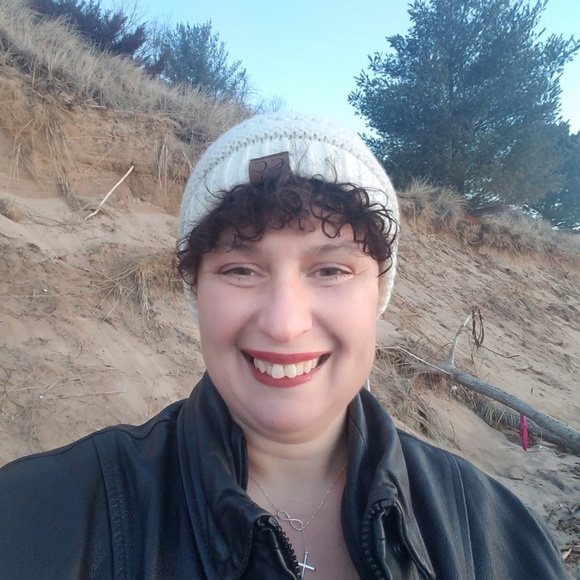 Meet your Posher, Trudy - Picture 3 of 7